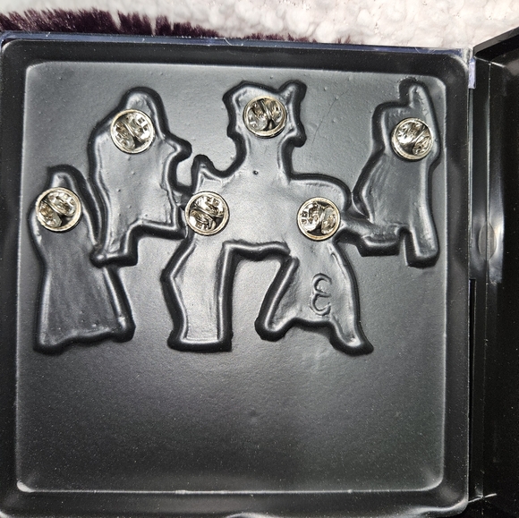 Set of 2 Clone Wars 5 piece pin set - Picture 4 of 5